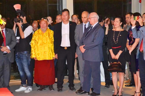 http://mmbiz.qpic.cn/mmbiz_jpg/UZTvgbcO0AYibZxGk4eMDrEtorfkXXLzPS5ejAo60kL7LfxBWE3fc8icbfyuN3RA5qM7mDIs6To1gOtzw6KSJfSg/0